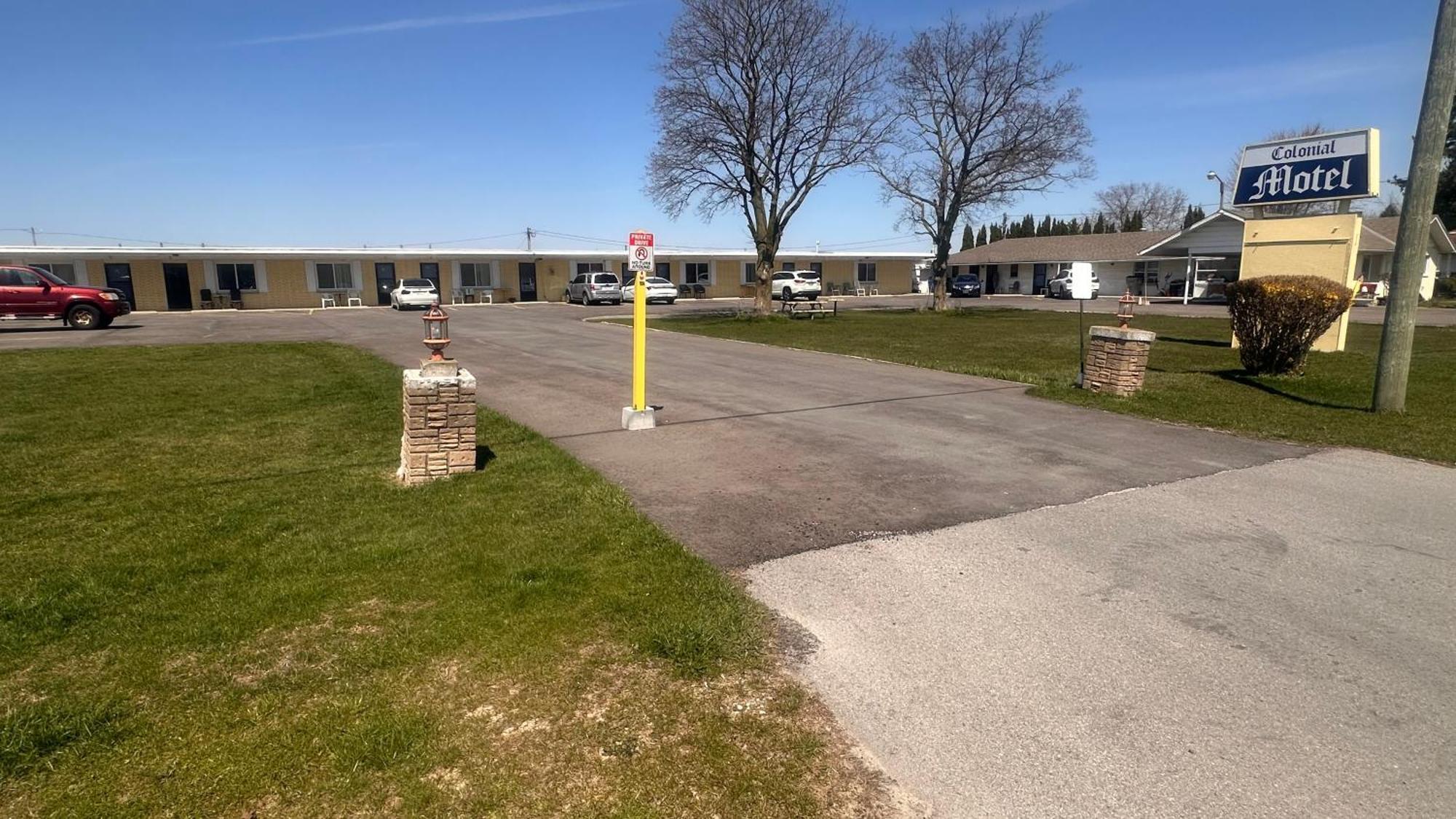 Colonial Motel Chatham-Kent Buitenkant foto