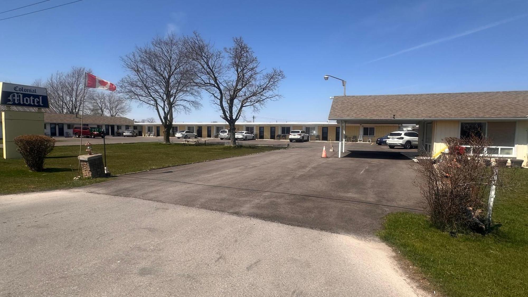 Colonial Motel Chatham-Kent Buitenkant foto