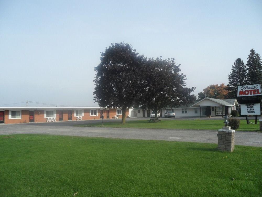 Colonial Motel Chatham-Kent Buitenkant foto