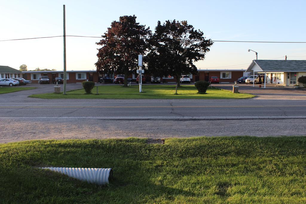 Colonial Motel Chatham-Kent Buitenkant foto