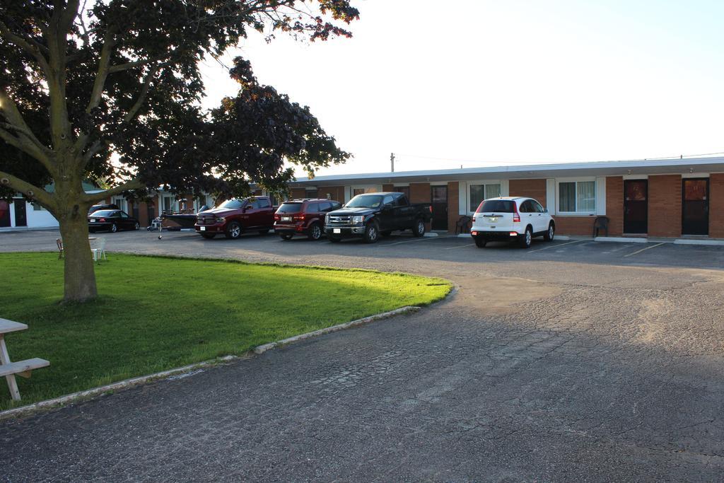 Colonial Motel Chatham-Kent Buitenkant foto