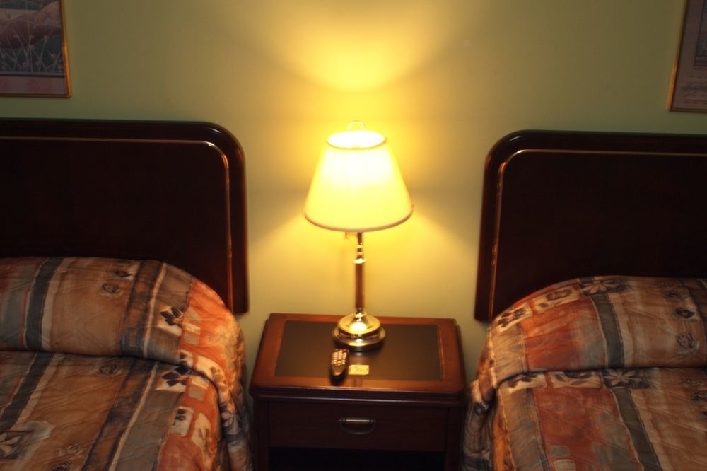 Colonial Motel Chatham-Kent Buitenkant foto