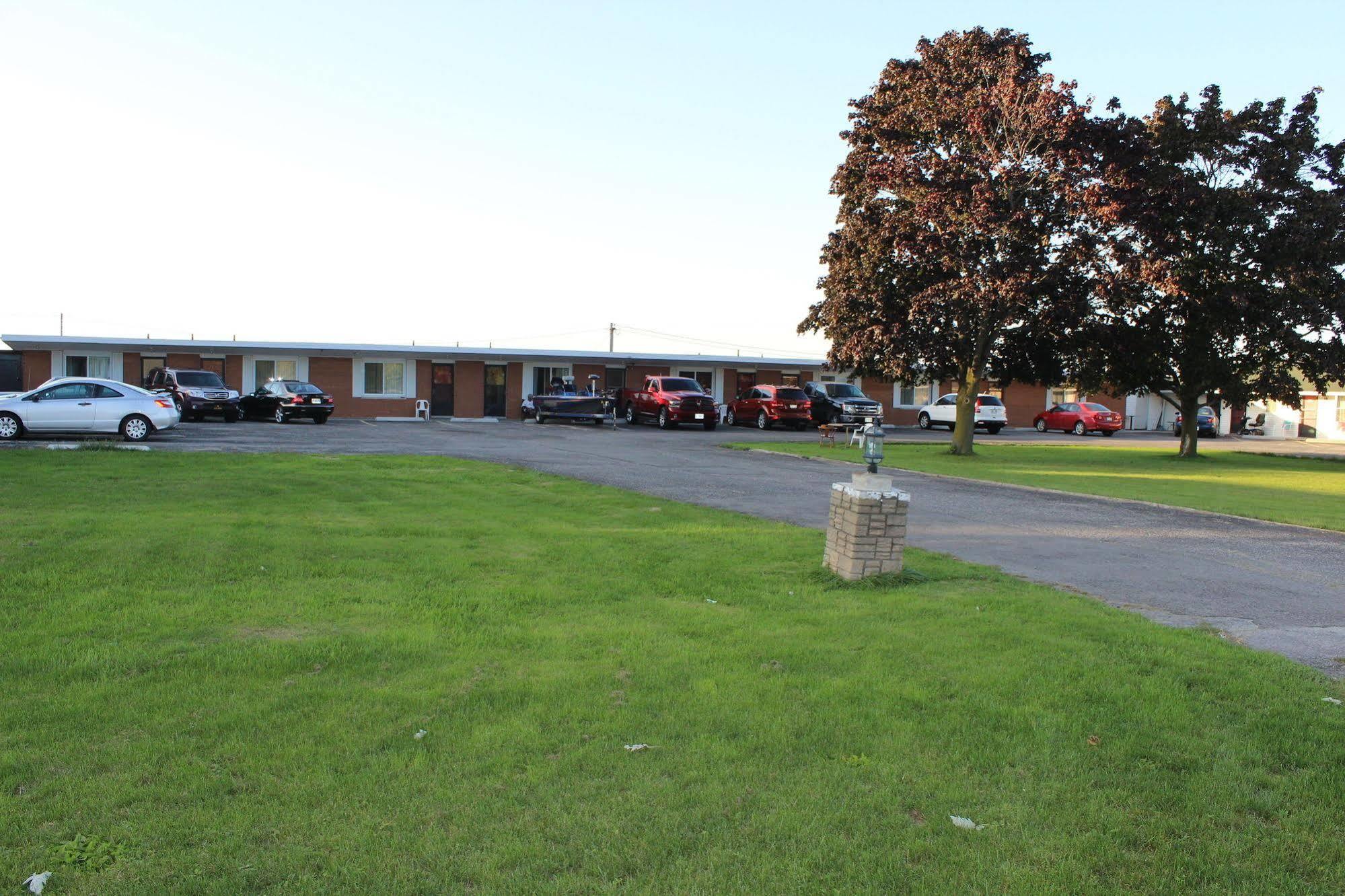 Colonial Motel Chatham-Kent Buitenkant foto